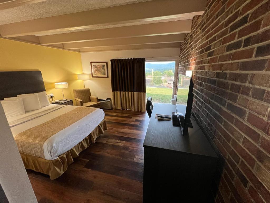 Travelodge By Wyndham Wytheville Exterior photo